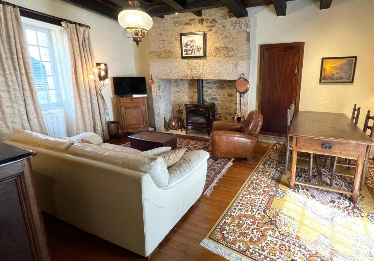La Petite Maison Beynac-et-Cazenac Bagian luar foto